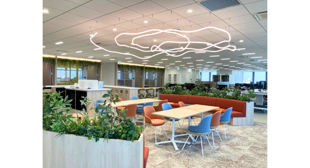 �Ј����𗬂�}��郊�t���b�V���X�y�[�X