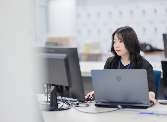 �����E�֐S�����݂Ƃ����L�����A�`��