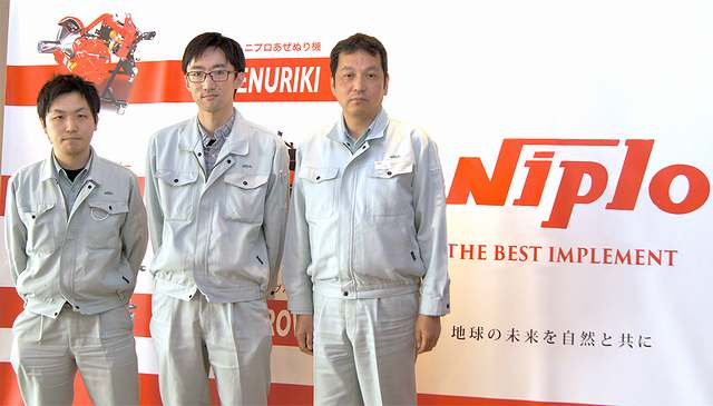 ���R�������